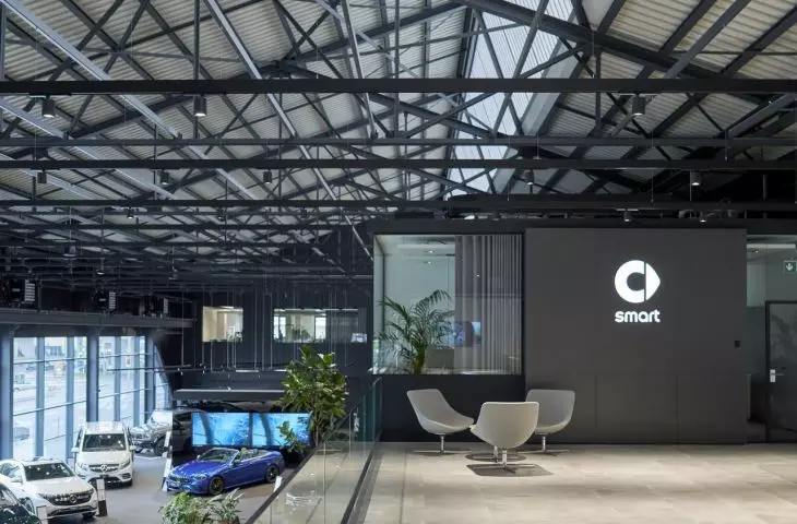 Świetliki dachowe i systemy VELUX Commercial — Naturalne światło w renowacji dachów budynków przemysłowych i komercyjnych