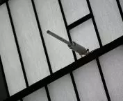 Świetliki dachowe i systemy VELUX Commercial — Naturalne światło w renowacji dachów budynków przemysłowych i komercyjnych