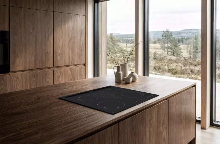 Aranżacja kuchni w stylu japandi  z płytą SOLGAZ FUTURA PRO SLIM MAT 
