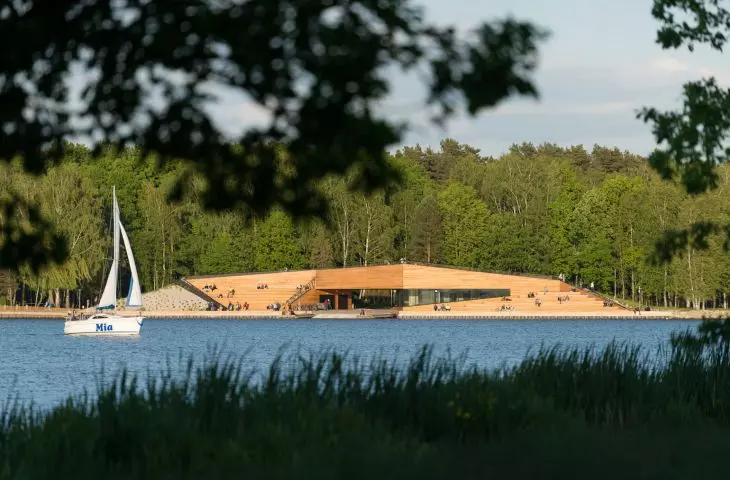 widok od strony jeziora