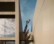 Lake house, link between parts of the building