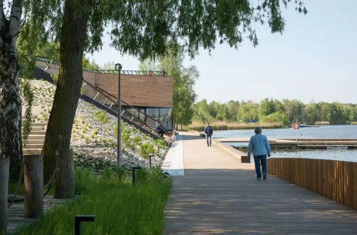 przystań połączona jest z istniejącą promenadą