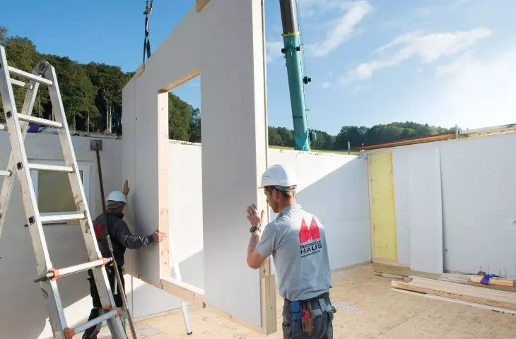 Montaż płyty gipsowo‑włóknowej fermacell na placu budowy, James Hardie Europe GmbH