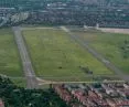 Tempelhofer Feld, park na starym lotnisku Tempelhof w Berlinie