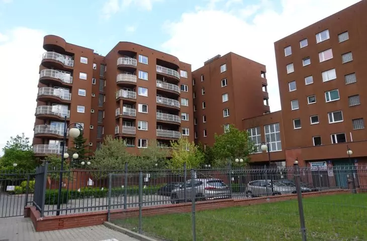 High-intensity development and ubiquitous system fences - Polish housing in the 21st century.