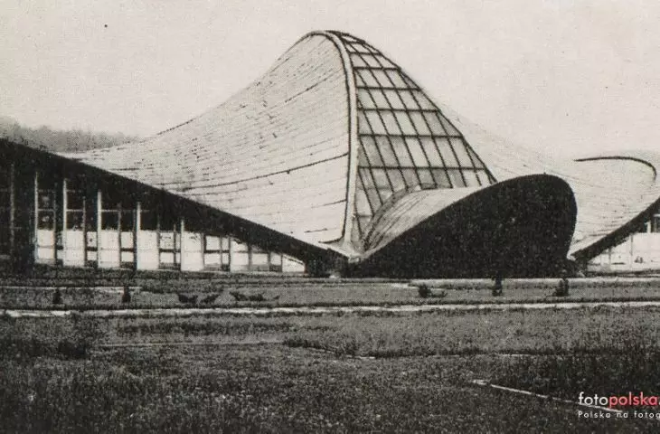 Hat hall in 1970, the photo shows glazing, removed during reconstruction in 1982.