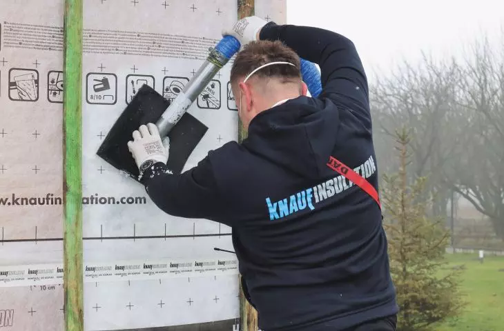 Insulation of a frame wall