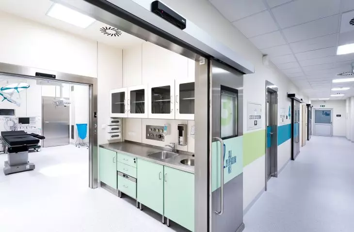 Pomieszczenie przygotowawcze w zabudowie modułowej ALVO Medical.