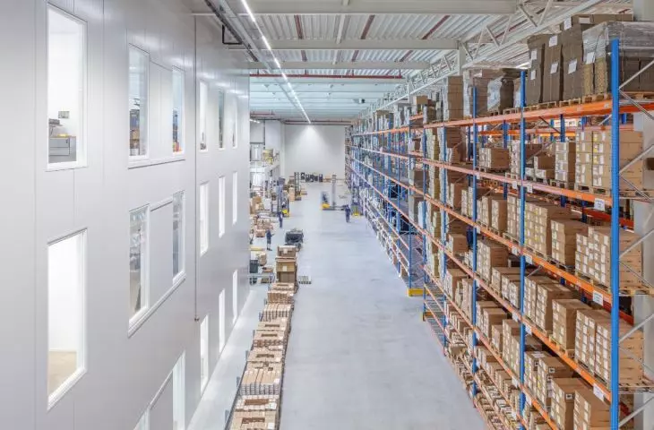 Oprawy TRILUX E-Line Pro i Fidesca dla budownictwa przemysłowego 