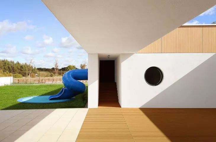 Slide entrance