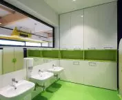 Toilet adapted to the needs of children