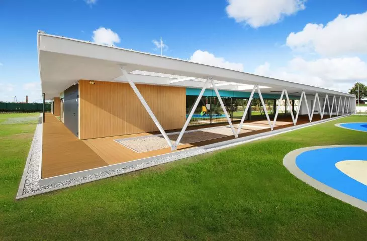 The whole is surrounded by a covered, multifunctional terrace