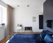Sypialnia z mocnym kolorystycznym akcentem
