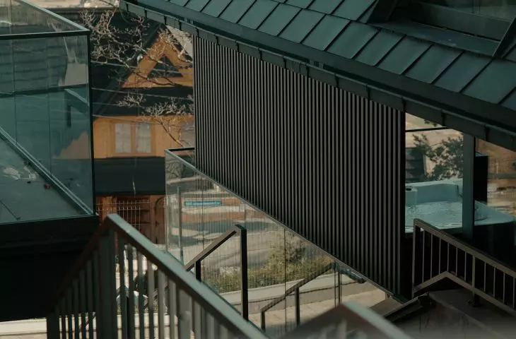 Vertical RAL terrace partition