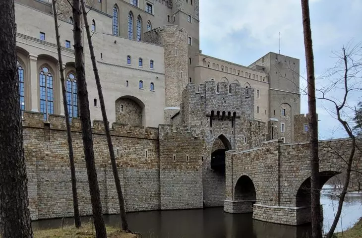 Zamek w Stobnicy, proj. W. Szeszuła, marzec 2024