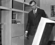 Czesław Kowalski na tle meblościanki, Meble Kowalskich, 1962 r.