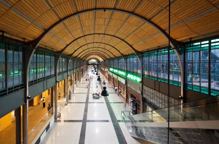 wnętrze Dworca Głównego PKP we Wrocławiu