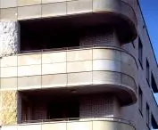 apartamentowiec przy ulicy Lądowej w Warszawie