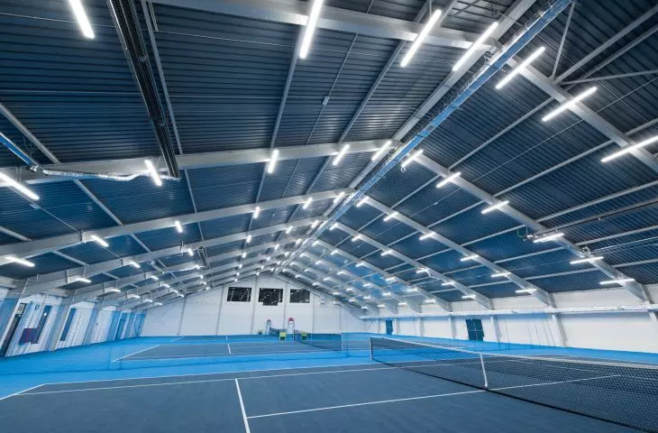 Lighting of tennis courts with a custom roof - HSK Aquarius luminaires with very low glare - SCOUT fitness Częstochowa