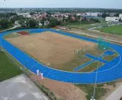 Stadion lekkoatletyczny w Dębicy z systemem poliuretanowym BM1 dostarczonym przez Epufloor 