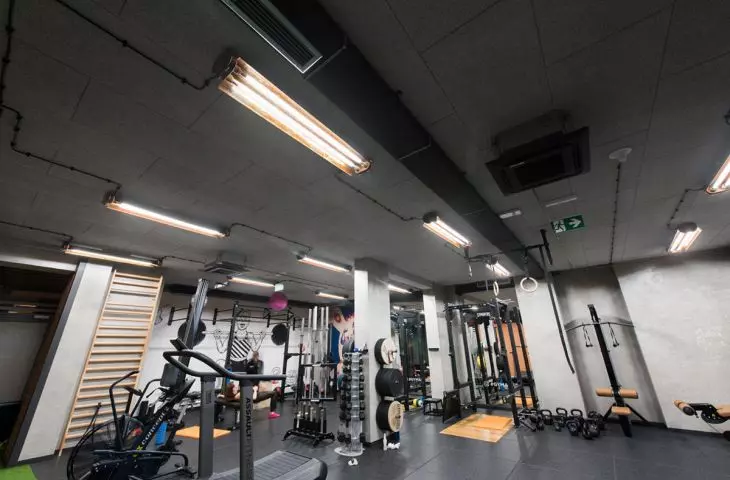 Krakowskie studio Gymakers z customowymi oprawami w stylu industrialnym 