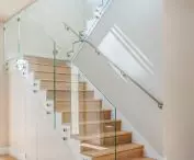 Point holders for glass
