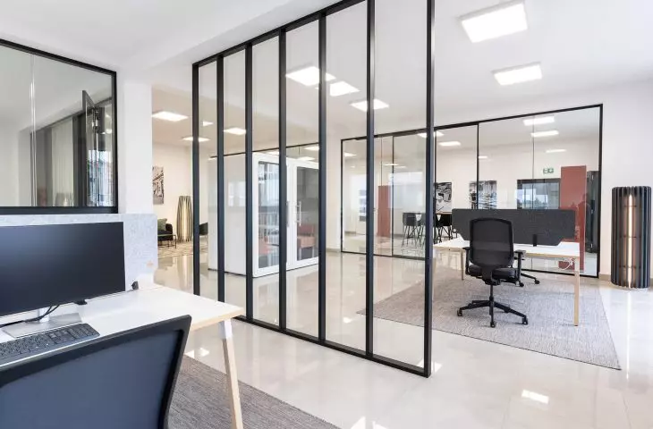 Wydzielenie przestrzeni wolnostojącą ścianką w systemie H7