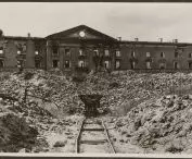 Album „Pomnik Bohaterów Getta Warszawy (Fotograficzna Kronika Budowy 1.08.1947–19.04.1948)”.