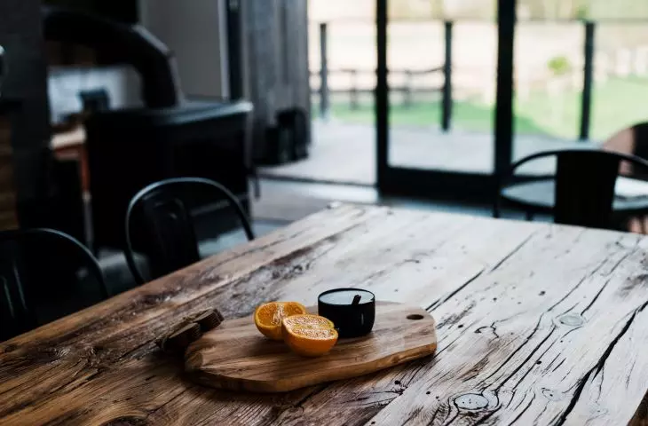 Old table boards correspond with kitchen boards