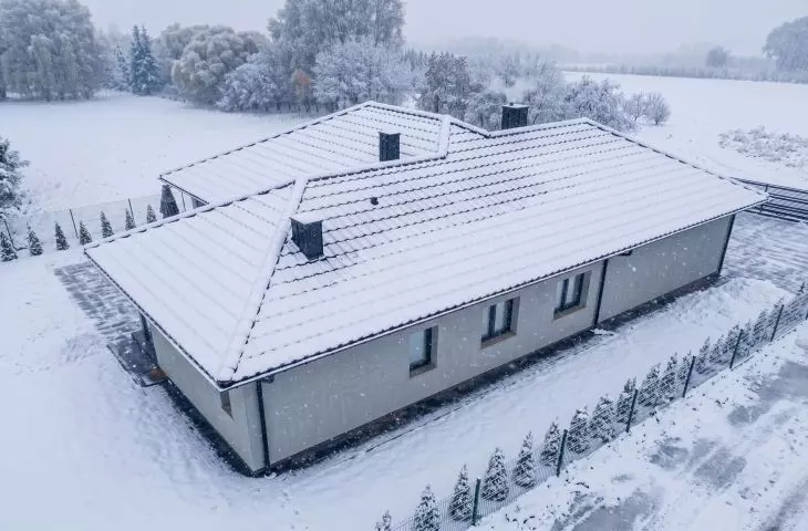Zima to najsurowszy egzamin dla domu, dobrze dobrana termoizolacja decyduje o wysokości rachunków przez najbliższe dekady