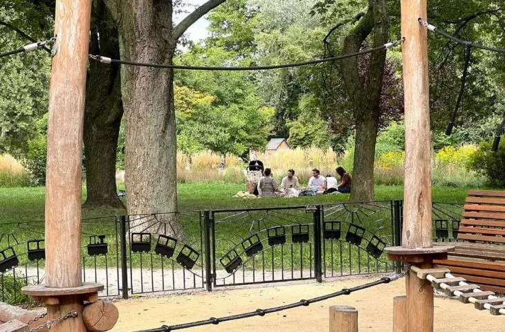 Bielańskie place zabaw w Warszawie