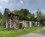 Pałac Donnersmarcków — ruiny budynków użytkowych