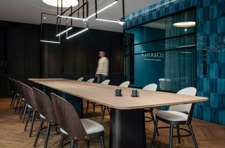 Fotomohito, Warszawskie biuro, Master Oak elegant black od Unilin Panels