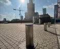Muzeum Sztuki Nowoczesnej w Warszawie; słupki hydrauliczne Spartacus, wersja ze stali nierdzewnej Inox