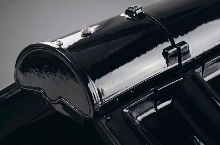 Each model of swissporTON clay roof tiles has dedicated ridge accessories, ensuring visual harmony and technical consistency