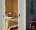 Discreet sliding doors 