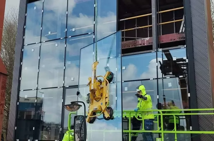 Fasada ATF 50 - szklenie modelu badawczego CWCT