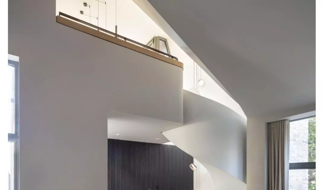 A solar-powered apartment in a tenement building/Archi-Tectonics