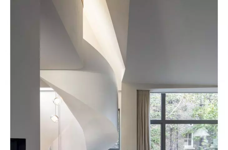 A solar-powered apartment in a tenement building/Archi-Tectonics