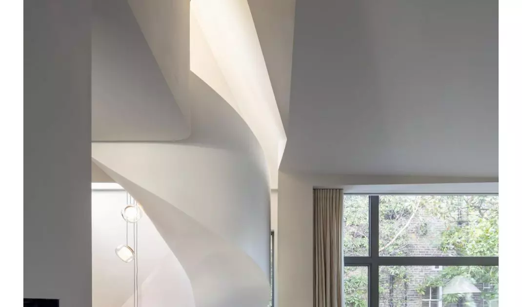 Dom solarny w kamienicy/Archi-Tectonics