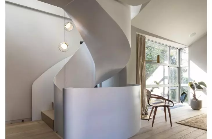 A solar-powered apartment in a tenement building/Archi-Tectonics