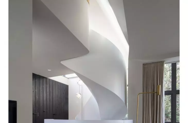 A solar-powered apartment in a tenement building/Archi-Tectonics
