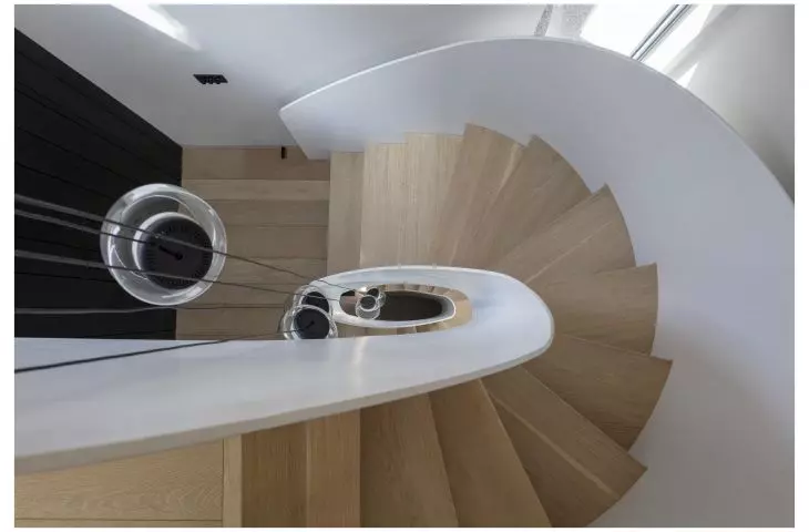A solar-powered apartment in a tenement building/Archi-Tectonics