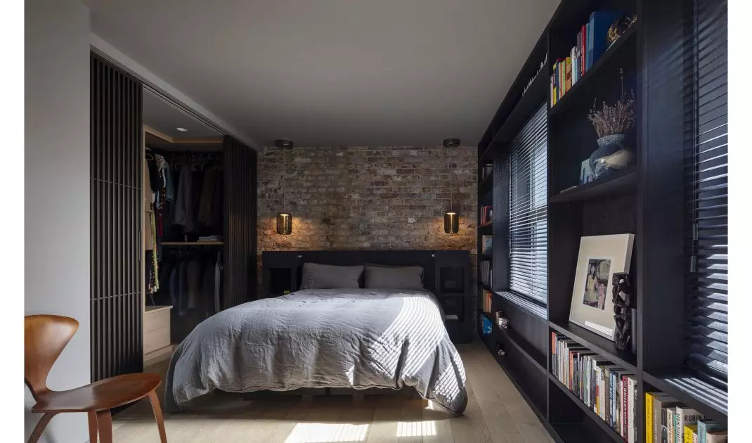 A solar-powered apartment in a tenement building/Archi-Tectonics