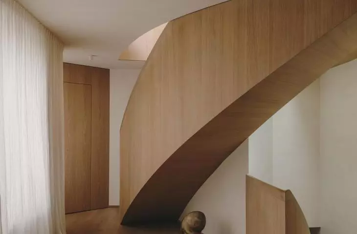 A house in a Parisian neighborhood