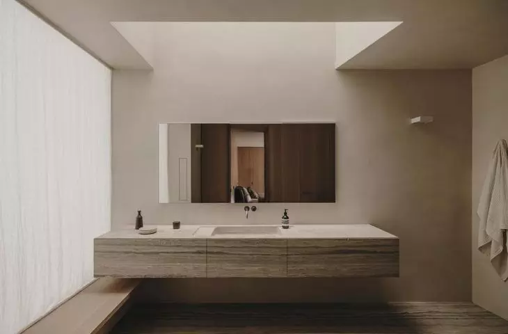 A house in a Parisian neighborhood
