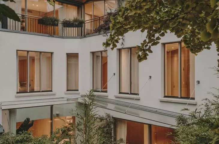 A house in a Parisian neighborhood