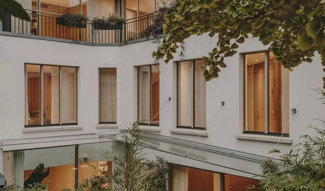 A house in a Parisian neighborhood
