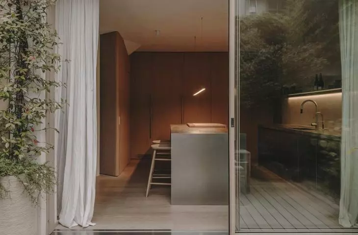 A house in a Parisian neighborhood