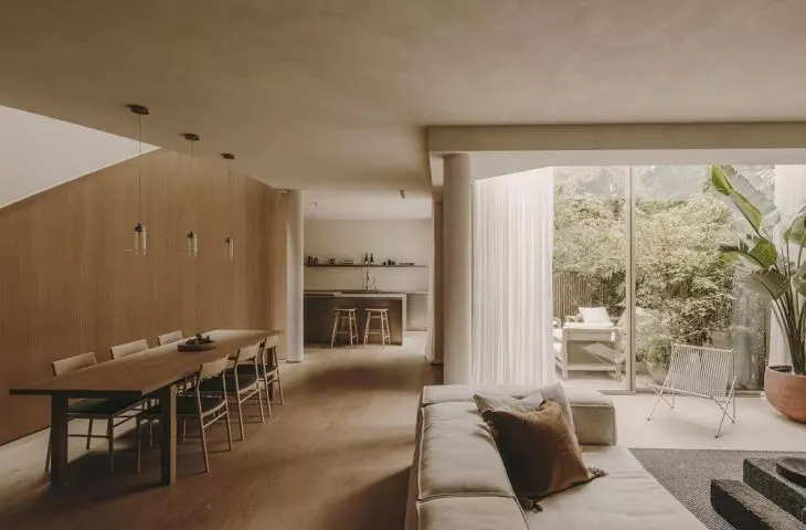 A house in a Parisian neighborhood